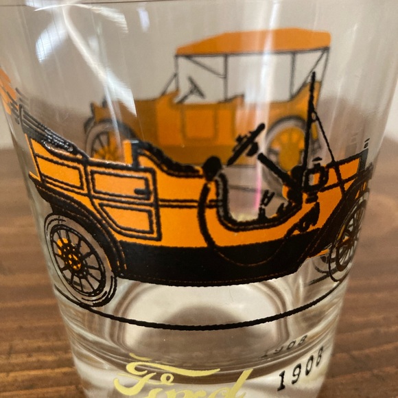 Classic Cars Drinking Glass Set - Picture 6 of 9